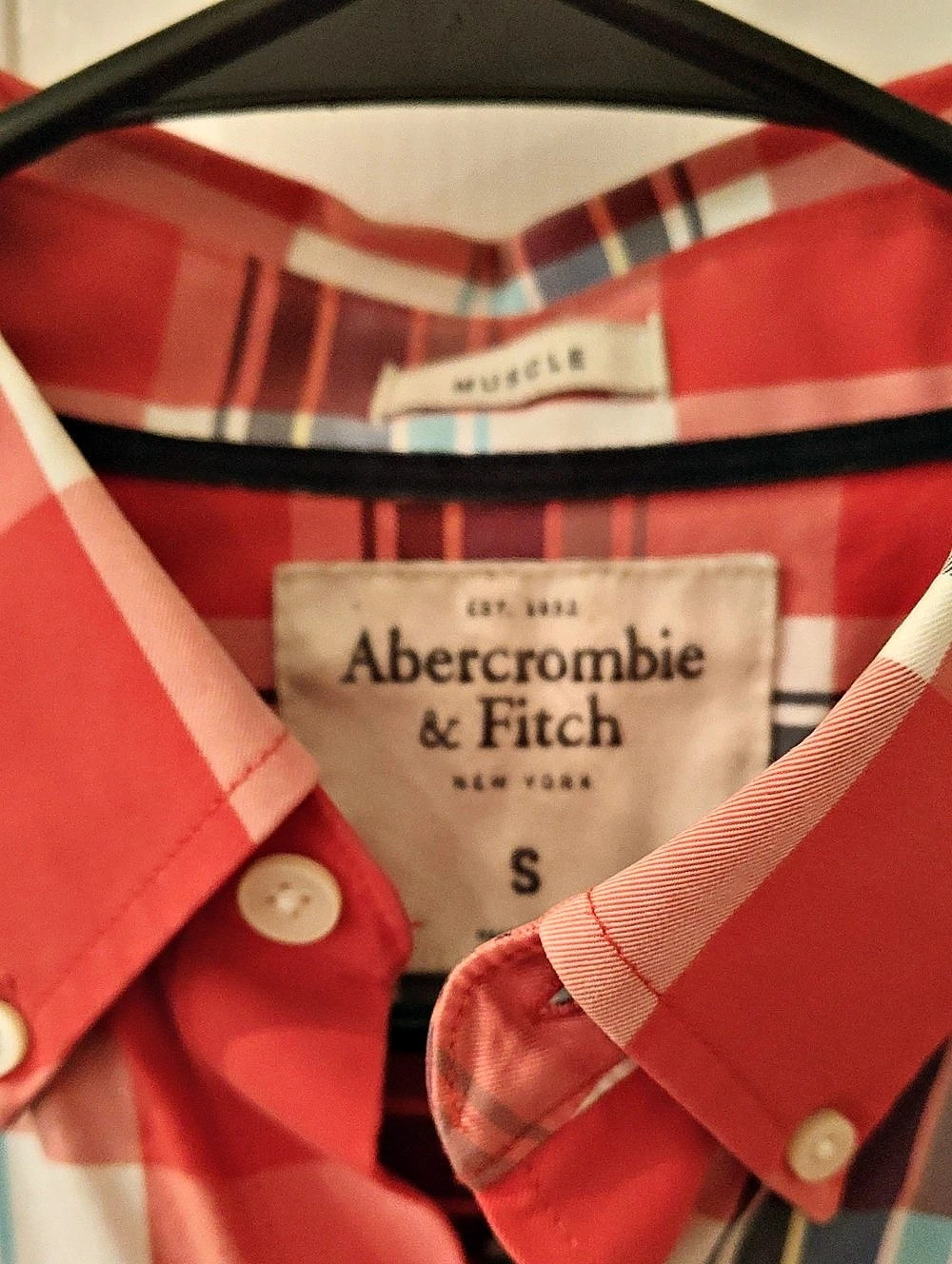 Abercrombie & Fitch Plaid Button Down in Red & Blue Size Small